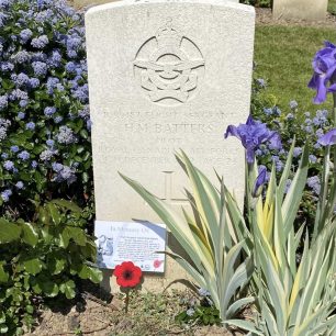The grave of F/Sgt. Batters. May 2022.  | Jane Collman Williams