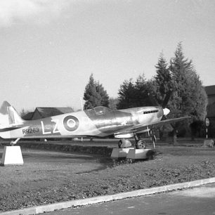 Spitfire LF Mk.XVIe, RR263. | Bill Fisher